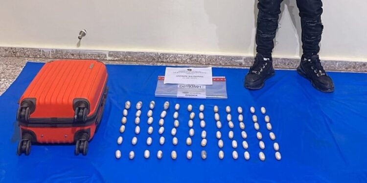 Detienen en el aeropuerto de Punta Cana a un extranjero que iba a Francia con droga en el estómago