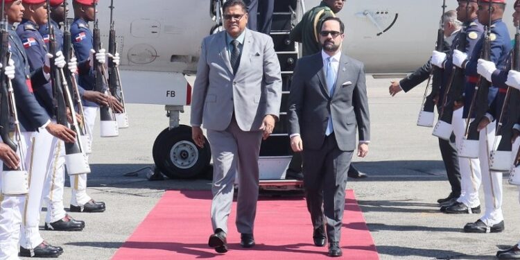 El presidente de Surinam llega al país para asistir a juramentación de segundo mandato de Luis Abinader