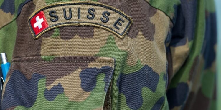 Urgen a Suiza que revise sus 500 años de neutralidad militar