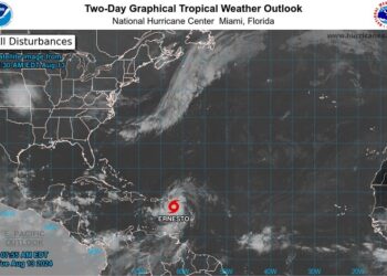 Aumentan vientos máximos de la tormenta Ernesto