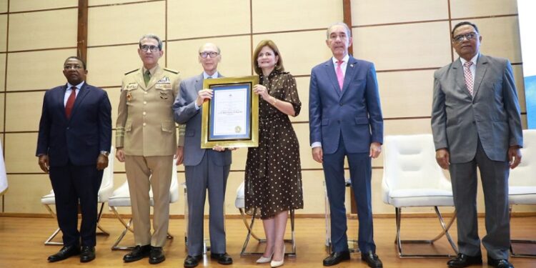 Vicepresidenta pide a la sociedad trabajar junto al gobierno en la promoción de la ciencia y la tecnología