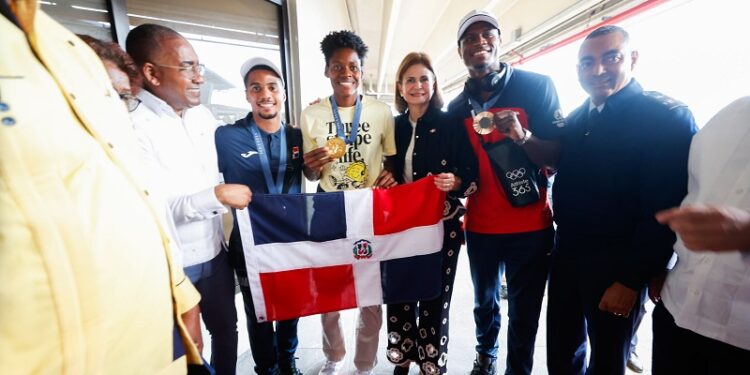 Vicepresidenta recibe a Marileidy y a los boxeadores Pinales y Alcántara