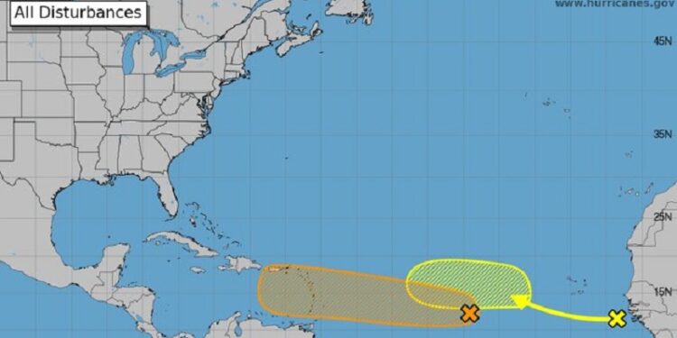 Centro de Huracanes vigila dos ondas tropicales con posibilidad de desarrollo