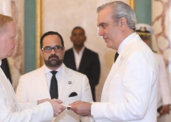 Presidente Abinader recibe cartas credenciales de siete nuevos embajadores en el país