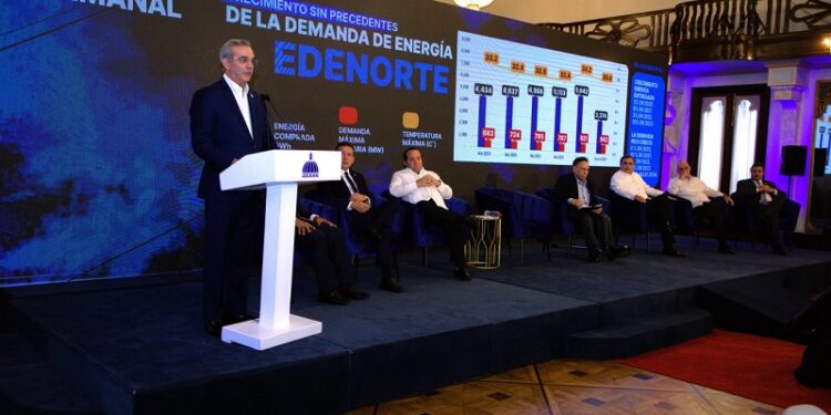 Abinader encabeza presentación de plan para eficientizar operaciones de las distribuidoras de electricidad