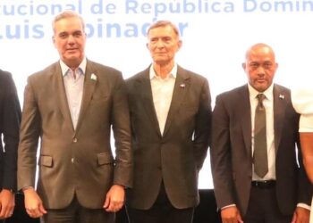Abinader reconoce a 21 dominicanos destacados en Estados Unidos