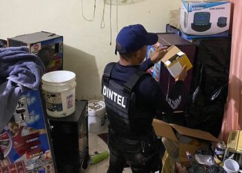 Autoridades allanan casa utilizada para reparar y distribuir máquinas tragamonedas ilegales