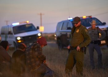 Detienen 77 migrantes, incluido un fugitivo dominicano buscado por asesinato