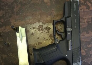 Detienen dos hombres por porte ilegal de armas de fuego