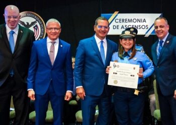 Gobernador encabeza ceremonia de ascenso de 171 oficiales de la Policía