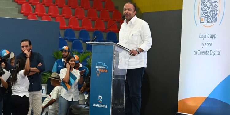 Cientos asisten a jornada Bancarizar es Patria en San Carlos