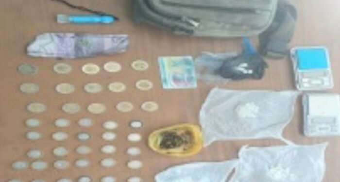 Policía y MP ocupan arma de fuego y drogas en Barahona, y en Moca intervienen punto de drogas