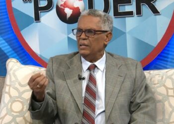 Sugiere participación más activa de población en reforma constitucional con plebiscito o un referéndum