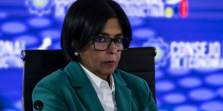 Vicepresidenta venezolana publica la millonaria deuda de República Dominicana con su país