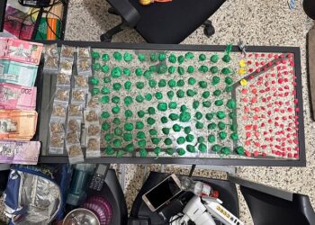 Policía y MP ocupan drogas, dinero y equipos tecnológicos