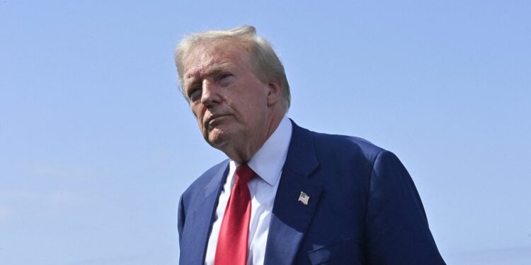 Tiroteo frente al club de golf de Donald Trump cuando él salía del local