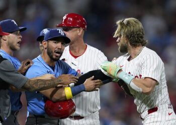 Uceta suspendido por tres juegos por bolazo propinado a Castellanos