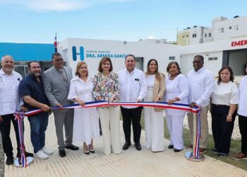 Vicepresidenta entrega centro hospitalario y da palazo para ampliación del Morillo King