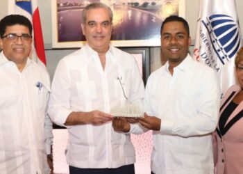 Presidente Abinader supervisa remozamiento del Faro a Colón