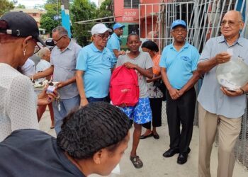 Funvimameso dona útiles escolares y mochilas a niños