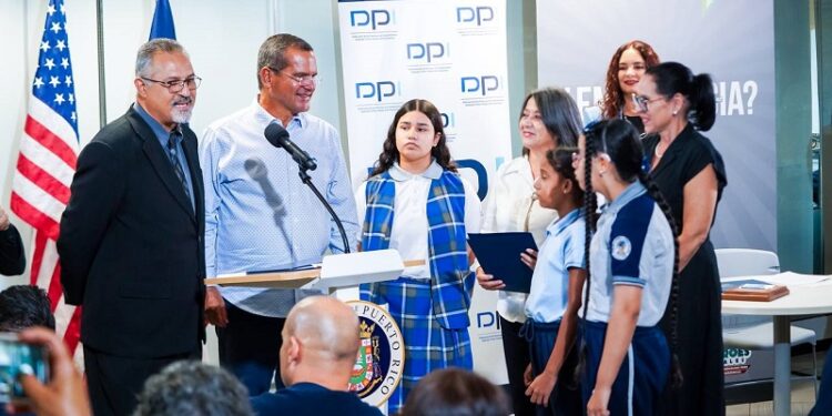 Gobernador anuncia avance para la comunidad sorda con inclusión en la Línea Pas de ASSMCA