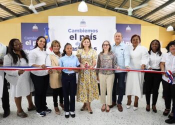 Vicepresidenta Raquel Peña inaugura escuela y Caipi en Santo Domingo Norte