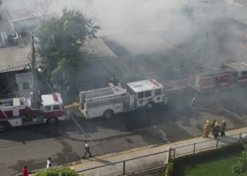 Un incendio afecta una fábrica de tabaco en Moca