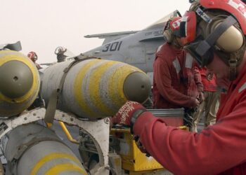 ‘Bombas antibúnker’: ¿Cómo logró Israel alcanzar bajo tierra al líder de Hezbolá?