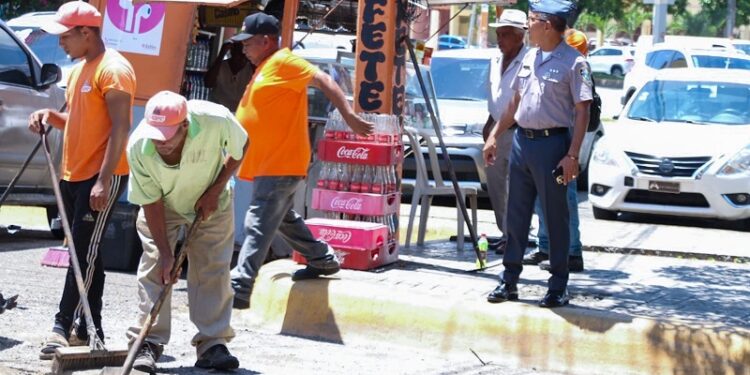 Policía Comunitaria realiza operativo de levantamiento en Villa Consuelo