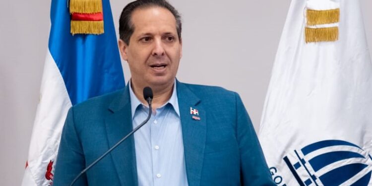 Ministro de Salud garantiza medicamentos a pacientes con hipertensión y diabetes