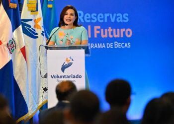 Voluntariado Banreservas entrega 83 becas para estudios superiores mediante el programa Reservas del Futuro 2024