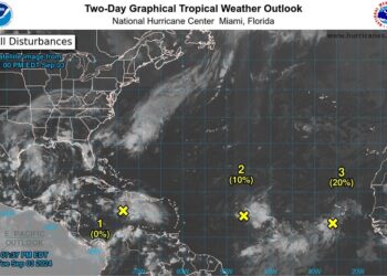 Tres ondas tropicales producen actividad de aguaceros