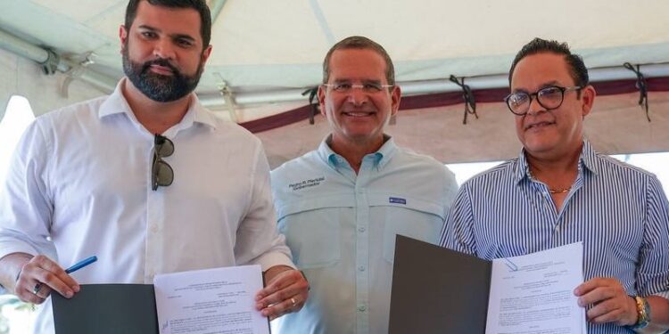 Gobernador Pierluisi anuncia traspaso del balneario de Humacao y el Centro Vacacional Punta Santiago
