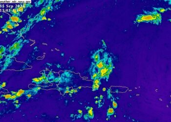 Onda tropical y débil vaguada generan aguaceros dispersos