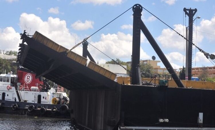 Obras Públicas cerrará este sábado el puente flotante por dos horas
