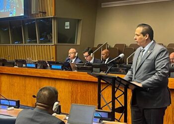 Víctor Atallah propone mayores esfuerzos para enfrentar desafíos ante la resistencia antimicrobiana