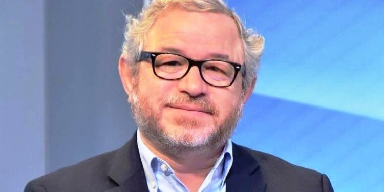 La clase media es el segmento más afectado con el paquete fiscal, advierte Guarcocuya Félix