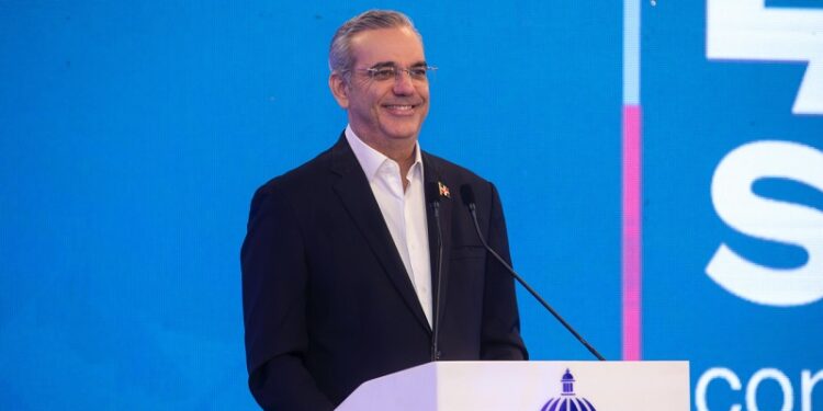 Presidente Abinader presenta avances en abastecimiento y acceso de medicamentos de Promese/CAL