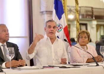 Presidente Abinader anuncia obras viales, deportivas y de saneamiento, en el GSD y el DN