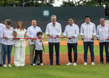 Presidente Abinader entrega remozado Estadio José Briceño, luego de décadas de abandono