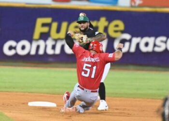 Estrellas cortan invicto de Escogido en SPM