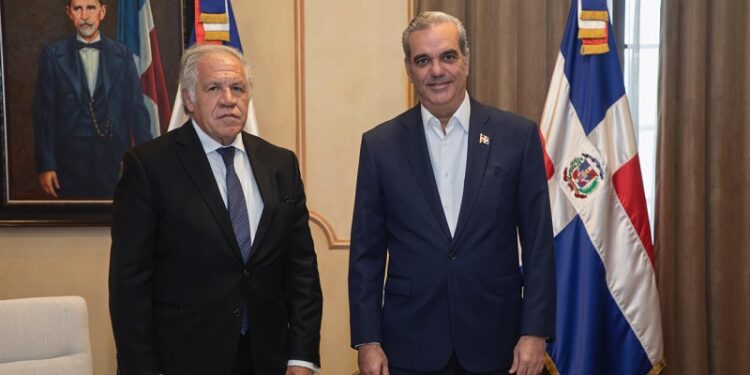 Presidente Abinader se reúne en el Palacio Nacional con Luis Almagro, secretario general de la OEA
