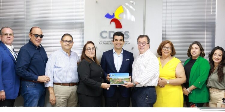 Arnaud comparte logros del INAPA con el Consejo de Desarrollo Estratégico de Santiago