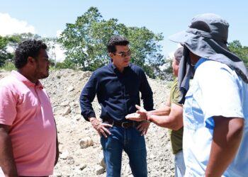 Wellington Arnaud supervisa trabajos de ampliación acueducto de Villa Altagracia