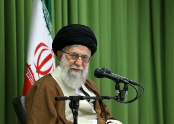 Líder supremo de Irán deja un fuerte mensaje en hebreo para Israel