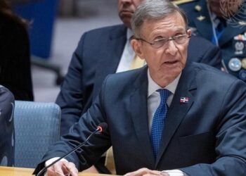 Canciller califica de insensata la solicitud de detener las repatriaciones de haitianos indocumentados