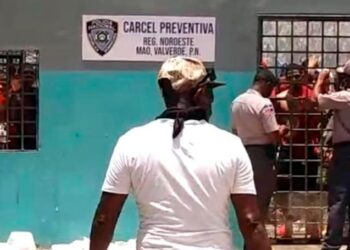 Dos reclusos secuestran a seguridad de la cárcel de Mao
