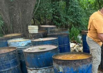 Desmantelan laboratorio clandestino de bebidas alcohólicas adulteradas en Navarrete