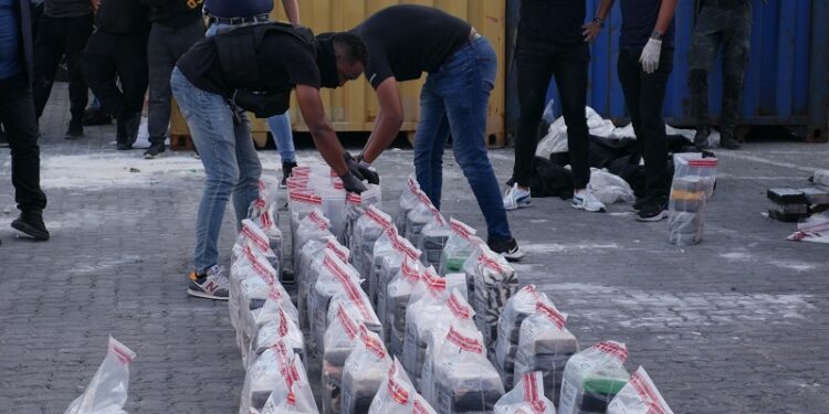 Interceptan cargamento de 310 paquetes de cocaína