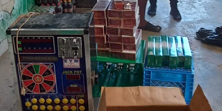 Policía y Ministerio Público ocupan contrabando de cigarrillos en dos colmados